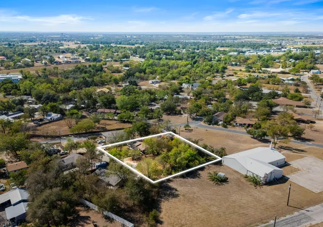 Photo 3 of Single family home for sale at 102 Masonic Dr, Elgin, TX 78621 | MLS# 6246525 | Listing updated on 2026-10-05
