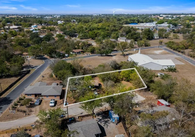 Photo 3 of Single family home for sale at 102 Masonic Dr, Elgin, TX 78621 | MLS# 6246525 | Listing updated on 2026-10-05
