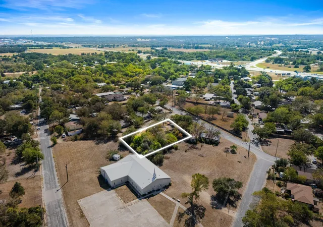 Photo 4 of Single family home for sale at 102 Masonic Dr, Elgin, TX 78621 | MLS# 6246525 | Listing updated on 2026-10-05