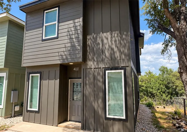 Photo 4 of Single family home for sale at 400 Shady Blf Dr, Wimberley, TX 78676 | MLS# 7455196 | Listing updated on 2026-09-12