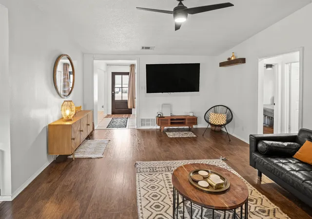 Photo 4 of Single family home for sale at 512 Mulberry Dr, Austin, TX 78745 | MLS# 2602526 | Listing updated on 2026-10-08