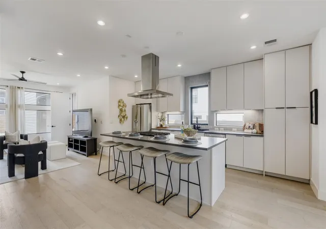Photo 3 of Condo for sale at 3300 E Martin Luther King Jr Blvd #B, Austin, TX 78721 | MLS# 1397473 | Listing updated on 2026-10-24