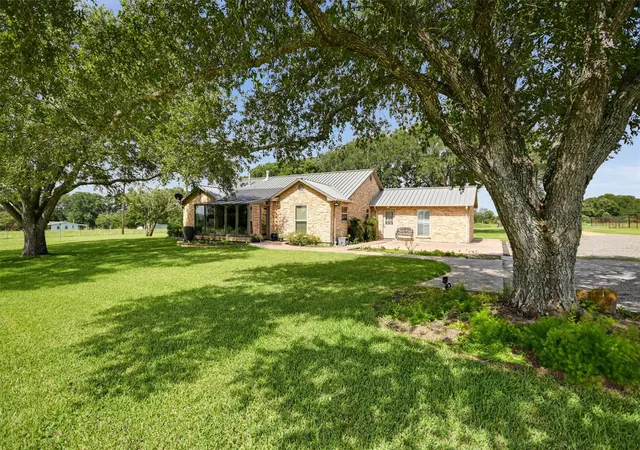 Photo 4 of House for sale at 1700 Plum Ln, Brenham, TX 77833 | MLS# 1582269 | Listing updated on 2026-09-14