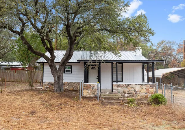 Photo 3 of Single family home for sale at 6916 Clover Leaf Dr, Brownwood, TX 76801 | MLS# 8040373 | Listing updated on 2026-10-02