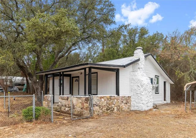 Photo 4 of Single family home for sale at 6916 Clover Leaf Dr, Brownwood, TX 76801 | MLS# 8040373 | Listing updated on 2026-10-02