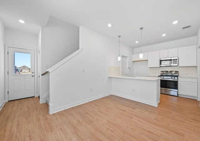Listing Photo 5 - Condo for sale in building located at 497 Orleanian Dr, Buda, TX 78610 - Unit #C