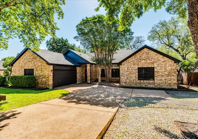 Photo 1 of Single family home for sale at 107 Copperleaf Rd, Lakeway, TX 78734 | MLS# 4766693 | Listing updated on 2026-10-08