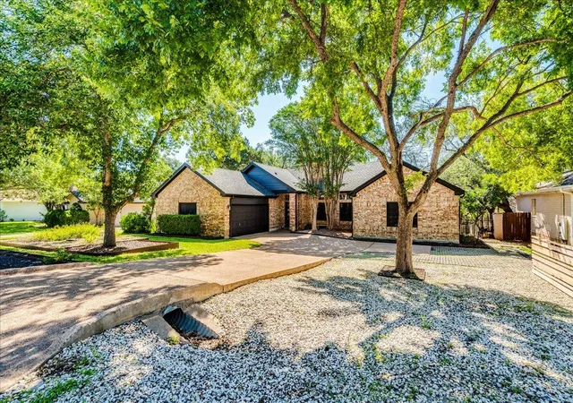 Photo 4 of Single family home for sale at 107 Copperleaf Rd, Lakeway, TX 78734 | MLS# 4766693 | Listing updated on 2026-10-08