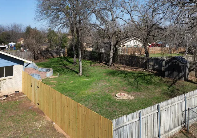 Photo 3 of Single family home for sale at 404 Northwood Dr, Georgetown, TX 78628 | MLS# 4948620 | Listing updated on 2026-09-28