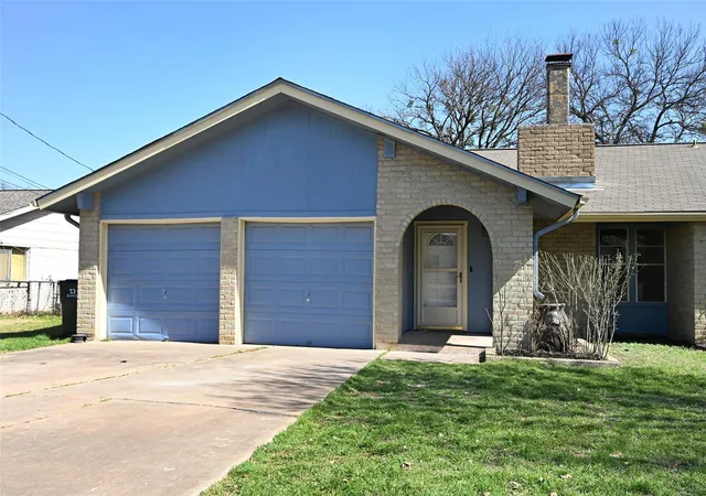 Photo 4 of Single family home for sale at 404 Northwood Dr, Georgetown, TX 78628 | MLS# 4948620 | Listing updated on 2026-09-28