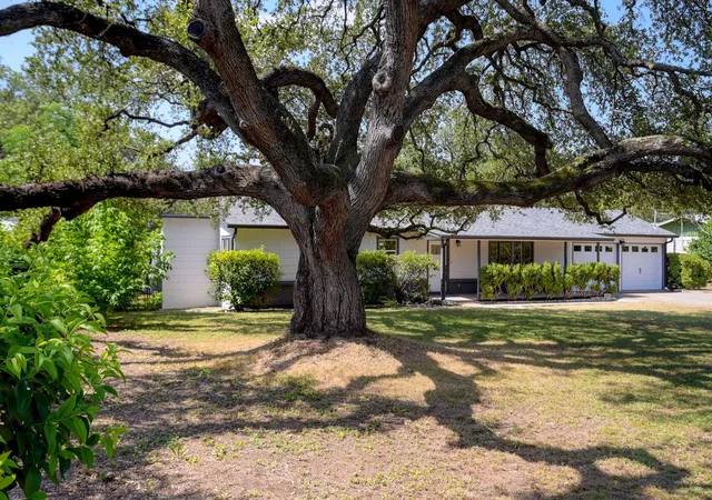 Photo 1 of Single family home for sale at 7611 Oak Hedge Pl, Austin, TX 78745 | MLS# 8281733 | Listing updated on 2026-10-23
