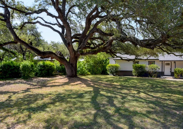 Photo 2 of Single family home for sale at 7611 Oak Hedge Pl, Austin, TX 78745 | MLS# 8281733 | Listing updated on 2026-10-23