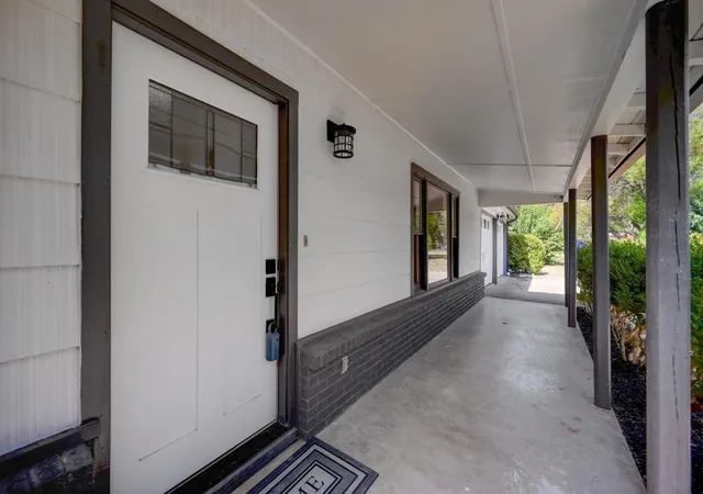 Photo 4 of Single family home for sale at 7611 Oak Hedge Pl, Austin, TX 78745 | MLS# 8281733 | Listing updated on 2026-10-23