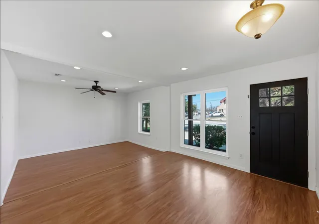 Photo 3 of Single family home for sale at 1005 Arthur Stiles Rd, Austin, TX 78721 | MLS# 5127121 | Listing updated on 2026-09-23