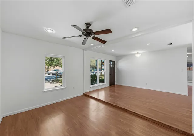 Photo 4 of Single family home for sale at 1005 Arthur Stiles Rd, Austin, TX 78721 | MLS# 5127121 | Listing updated on 2026-09-23