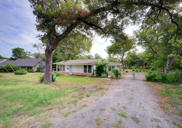 Photo 1 of Single family home for sale at 300 Pecan Dr, Austin, TX 78753 | MLS# 4822132 | Listing updated on 2026-10-13