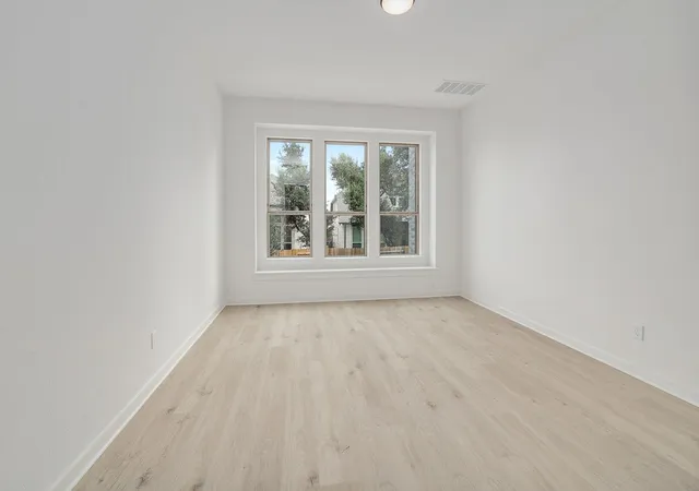 Photo 3 of Single family home for sale at 112 Red Camella Dr, Georgetown, TX 78628 | MLS# 9877984 | Listing updated on 2026-10-24