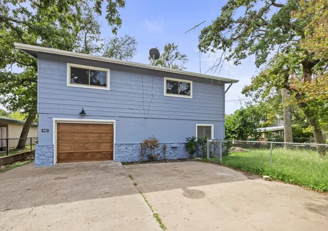 Photo 1 of Single family home for sale at 902 Sherwood Forest Dr, Granite Shoals, TX 78654 | MLS# 6149282 | Listing updated on 2026-09-11