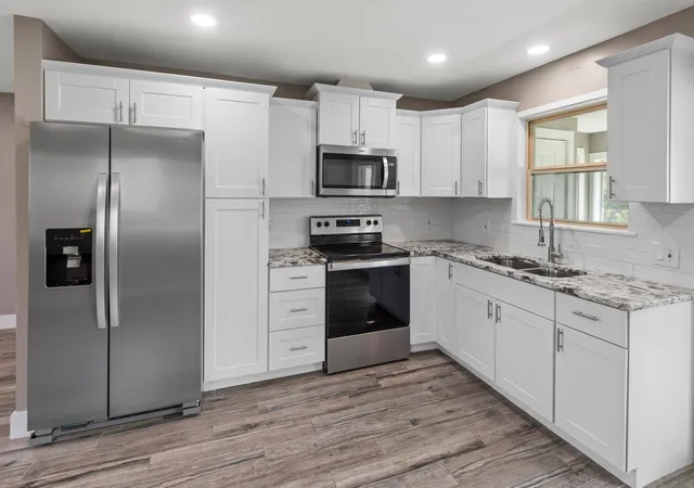 Photo 3 of Single family home for sale at 902 Sherwood Forest Dr, Granite Shoals, TX 78654 | MLS# 6149282 | Listing updated on 2026-09-11