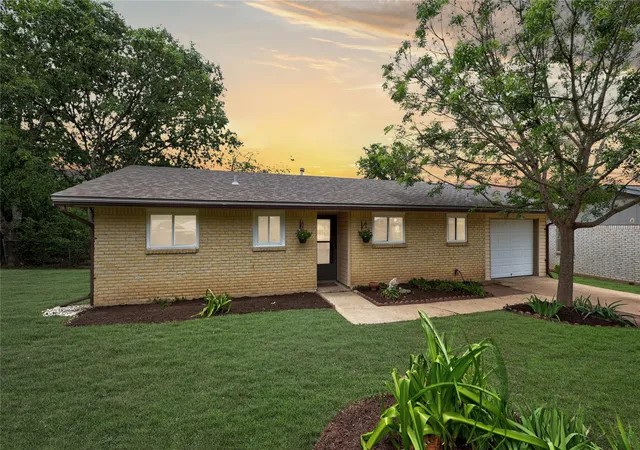 Photo 2 of Single family home for sale at 8204 Kellog Ct, Austin, TX 78745 | MLS# 4314608 | Listing updated on 2026-09-15