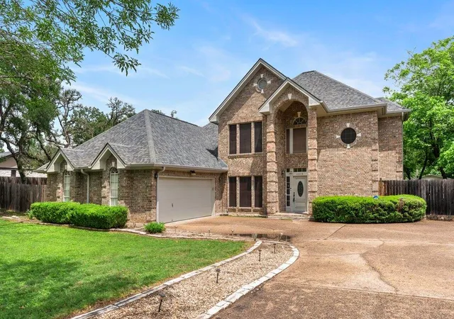 Photo 2 of Single family home for sale at 11115 Shady Holw Dr, Austin, TX 78748 | MLS# 5147212 | Listing updated on 2026-10-22