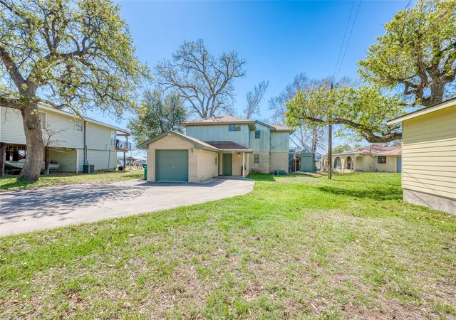 Photo 3 of Single family home for sale at 600 Deep Cvs Dr, Granite Shoals, TX 78654 | MLS# 2827370 | Listing updated on 2026-09-14