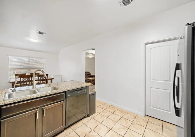 Photo 4 of Single family home for sale at 100 Liard River Rd, Hutto, TX 78634 | MLS# 4981142 | Listing updated on 2026-10-27