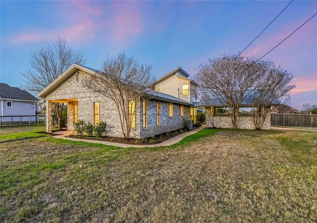 Photo 2 of Single family home for sale at 122 Forest Lake Dr, Del Valle, TX 78617 | MLS# 4237326 | Listing updated on 2026-10-01