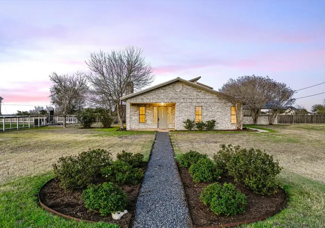 Photo 3 of Single family home for sale at 122 Forest Lake Dr, Del Valle, TX 78617 | MLS# 4237326 | Listing updated on 2026-10-01