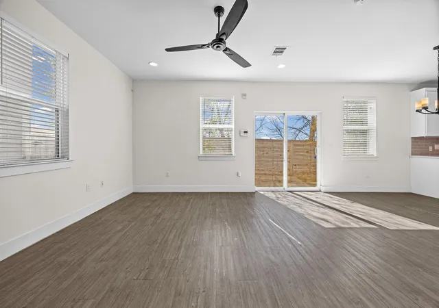 Listing Photo 4 - Condo for sale in building located at 7312 E Ben White Blvd, Austin, TX 78741 - Unit #10