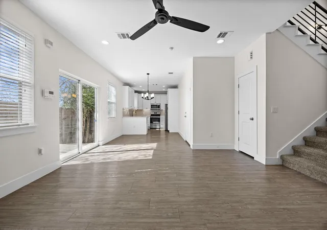 Listing Photo 5 - Condo for sale in building located at 7312 E Ben White Blvd, Austin, TX 78741 - Unit #10