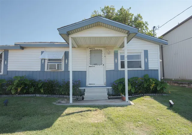 Photo 2 of Sale Pending at 14 W Post Oak Ave, Rogers, TX 76569 | MLS# 7936904 | Listing updated on 2026-09-11
