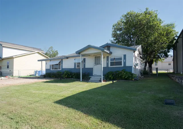 Photo 3 of Sale Pending at 14 W Post Oak Ave, Rogers, TX 76569 | MLS# 7936904 | Listing updated on 2026-09-11