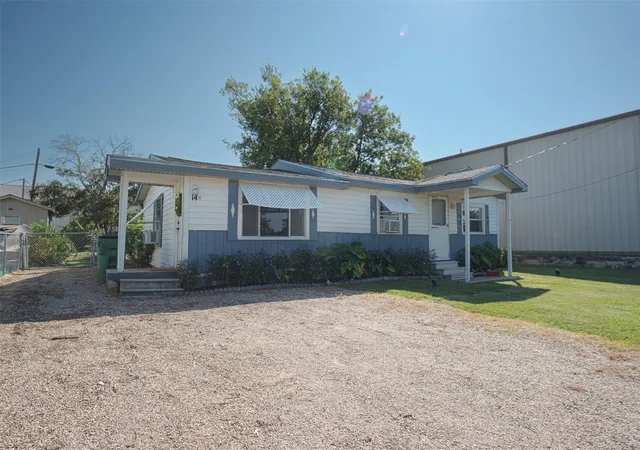 Photo 4 of Sale Pending at 14 W Post Oak Ave, Rogers, TX 76569 | MLS# 7936904 | Listing updated on 2026-09-11