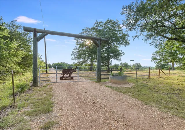 Photo 4 of House for sale at 762 Karisch Rd, Giddings, TX 78942 | MLS# 9043176 | Listing updated on 2026-09-15