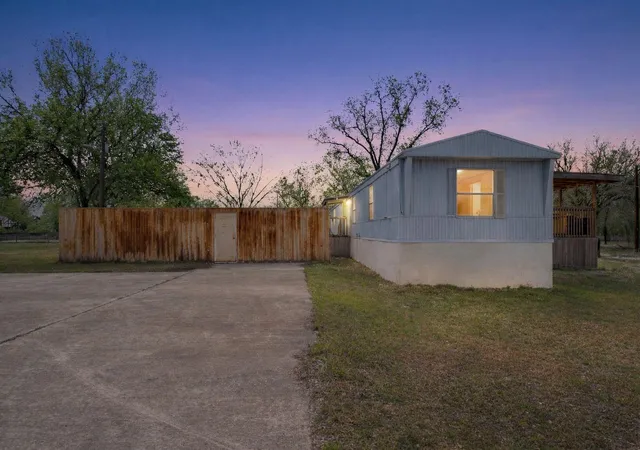Photo 3 of Manufactured home for sale at 2711 Citation Dr, Del Valle, TX 78617 | MLS# 6965554 | Listing updated on 2026-09-08