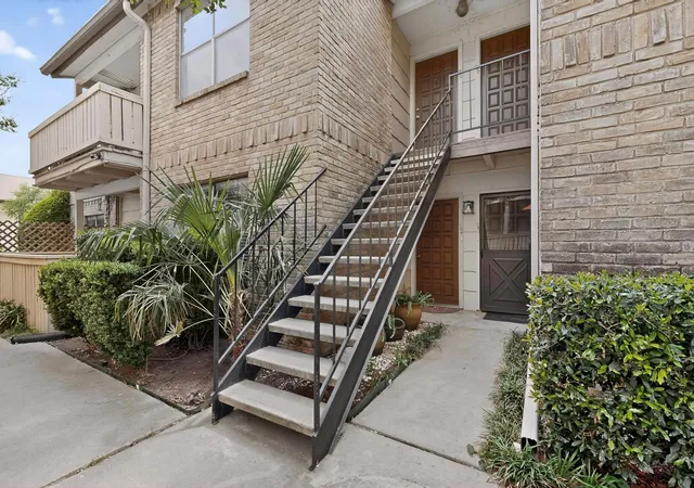 Condo for sale at 8210 Bent Tree Rd #104, Austin, TX 78759 | MLS# 9552352