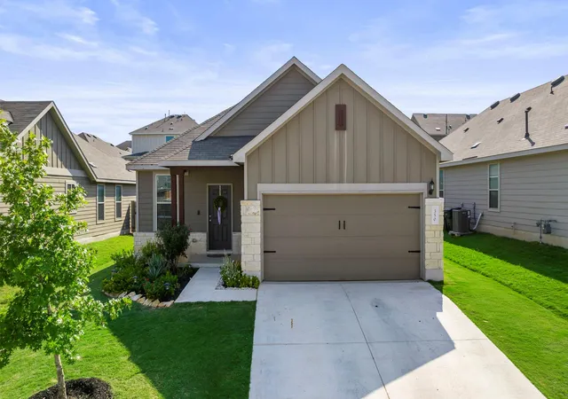 Photo 2 of Single family home for sale at 350 Purple Heart Dr, Buda, TX 78610 | MLS# 4496374 | Listing updated on 2026-09-29