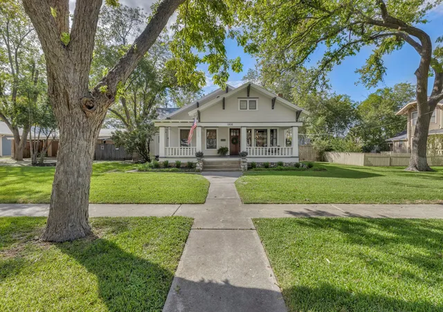 Photo 3 of Single family home for sale at 1806 S Main St, Georgetown, TX 78626 | MLS# 6969423 | Listing updated on 2026-10-09