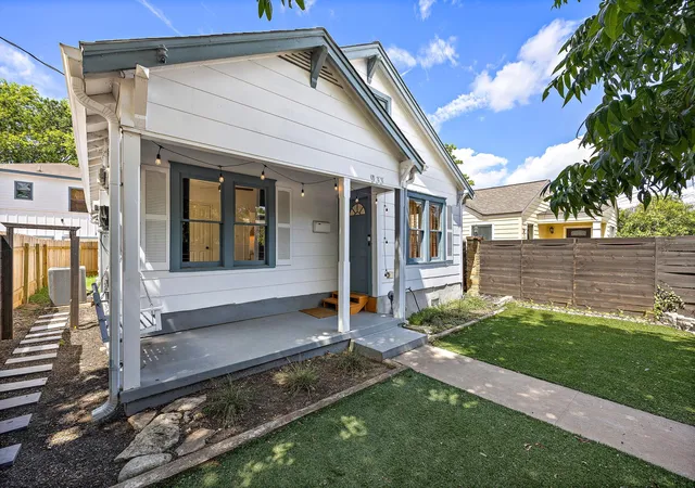 Photo 2 of Single family home for sale at 933 E 51st Street, Austin, TX 78751 | MLS# 8027289 | Listing updated on 2026-09-30