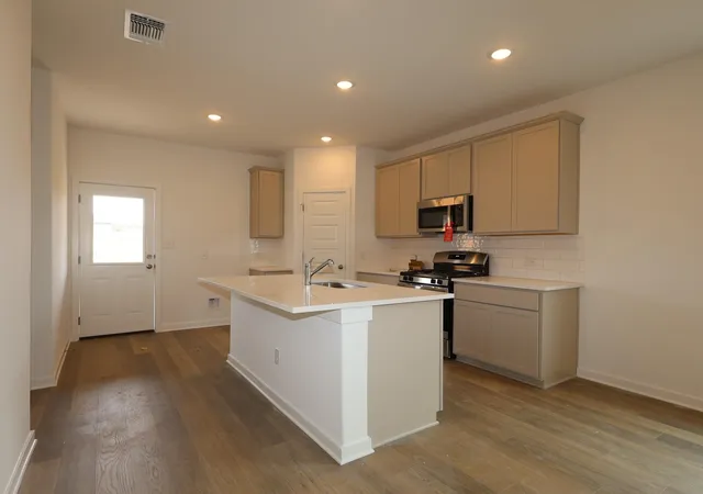 Photo 2 of Single family home for sale at 122 Heritage Forest Pkwy, Dripping Springs, TX 78620 | MLS# 4334297 | Listing updated on 2026-09-14
