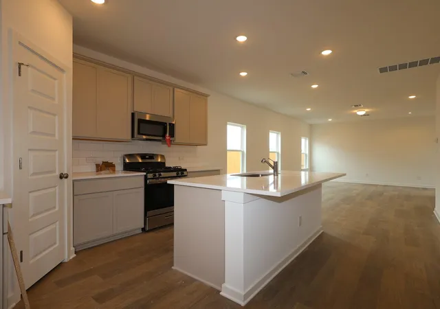 Photo 3 of Single family home for sale at 122 Heritage Forest Pkwy, Dripping Springs, TX 78620 | MLS# 4334297 | Listing updated on 2026-09-14