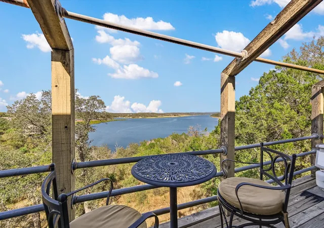Photo 3 of Single family home for sale at 501 Coventry Rd, Spicewood, TX 78669 | MLS# 4482149 | Listing updated on 2026-09-10