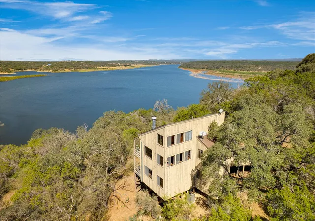 Photo 4 of Single family home for sale at 501 Coventry Rd, Spicewood, TX 78669 | MLS# 4482149 | Listing updated on 2026-09-10