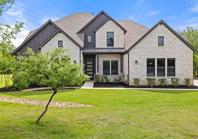 Photo 1 of Mansion for sale at 105 Ridge View Dr, Georgetown, TX 78628 | MLS# 1009043 | Listing updated on 2026-09-13