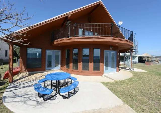Photo 3 of Single family home for sale at 746 E Island Dr, Bluffton, TX 78607 | MLS# 9583036 | Listing updated on 2026-09-14