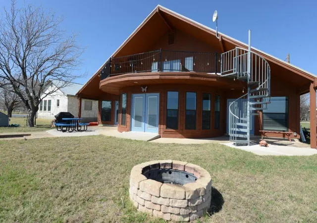Photo 4 of Single family home for sale at 746 E Island Dr, Bluffton, TX 78607 | MLS# 9583036 | Listing updated on 2026-09-14
