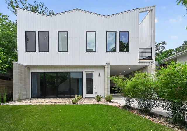Photo 1 of Single family home for sale at 1206 Luna St #2, Austin, TX 78721 | MLS# 4910383 | Listing updated on 2026-09-15