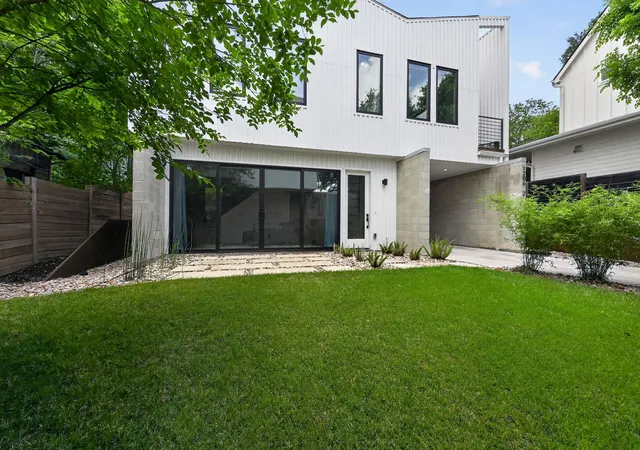 Photo 4 of Single family home for sale at 1206 Luna St #2, Austin, TX 78721 | MLS# 4910383 | Listing updated on 2026-09-15