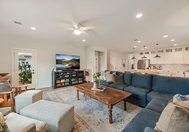 Photo 3 of Single family home for sale at 125 Broken Oak Dr, Liberty Hill, TX 78642 | MLS# 5969413 | Listing updated on 2026-09-22